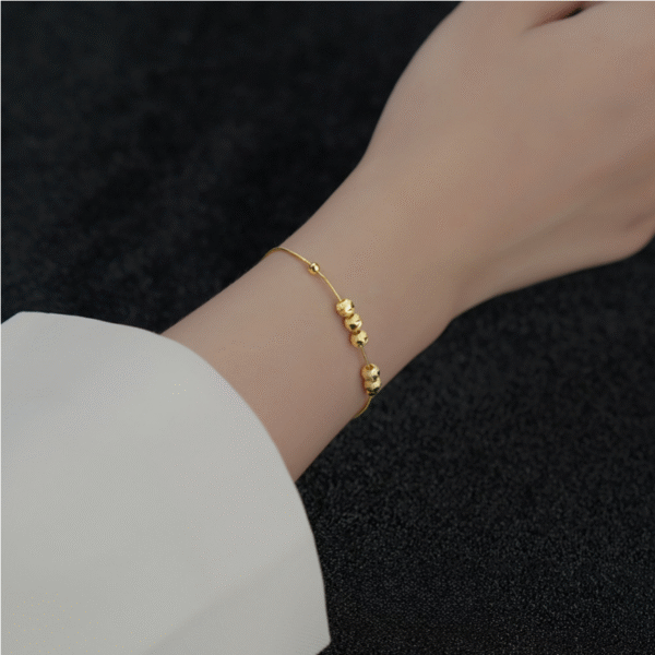 Bracelet porte-bonheur élégant en perles d’argent pur