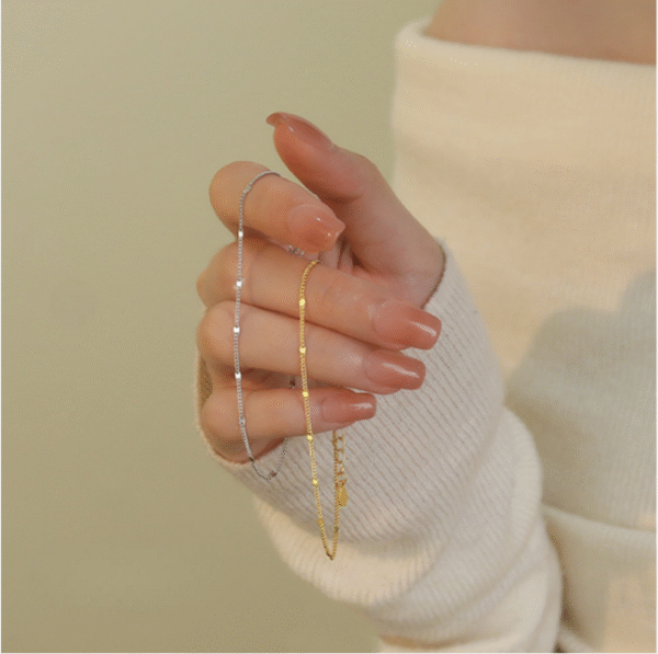 Bracelet d’élégance moderne au design naturel et délicat