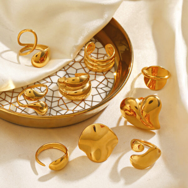 GÉOMÉTRIE LUMINEUSE” – Bague Cercle Ouverte en Acier Miroir (Style Architectural)