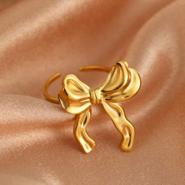 “Noeud d’Élégance” – Bague Noeud Papillon 18K Or