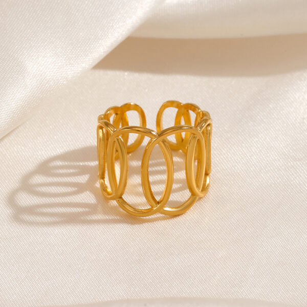 Ellipse Fusion” – Bague Géométrique Croisée (Or Véritable Plaqué – Style Ethnique & Streetwear)
