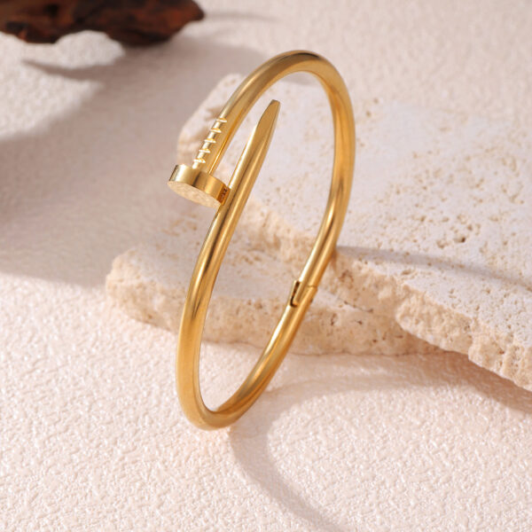 “Bracelet Clou Ajustable en Titane – Version Épurée Sans Cristaux”