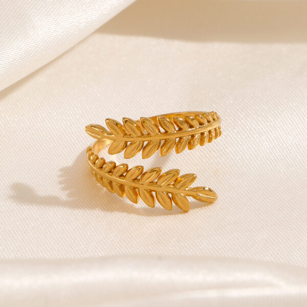Ramure Dorée” – Bague Branche Feuillue Plaquée Or 18K (Taille Réglable – Style Nature Luxe)
